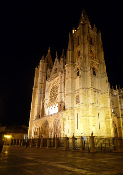 LEON CATHEDRAL ILLUMINATED ON A COLD MARCH EVENING