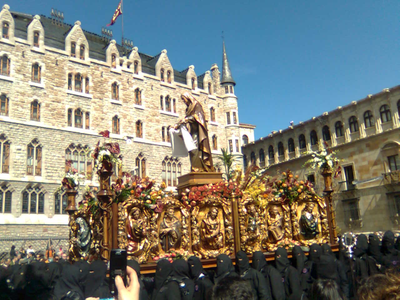 LEON Y SU SEMANA SANTA