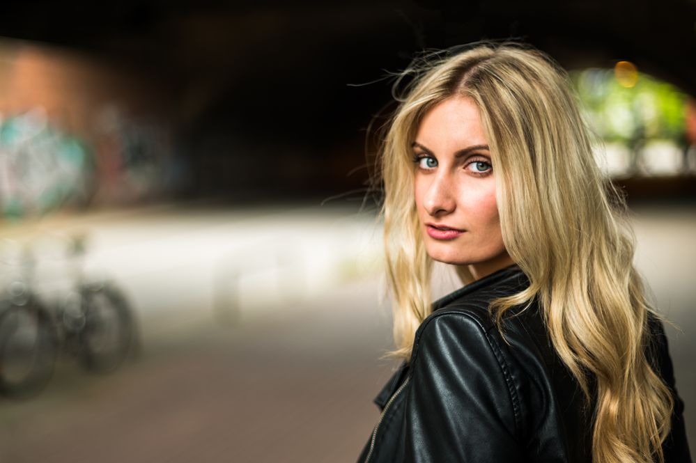 Leonie in the tunnel