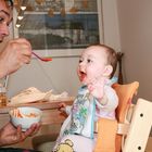 Leonie und Papa beim Essen