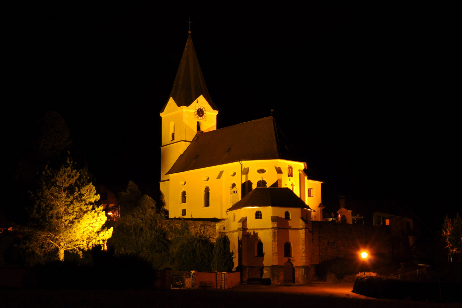 Leonstein bei Nacht