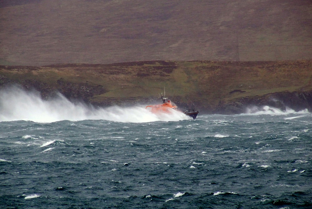 Lerwick Lifeboat Leaving Harbour