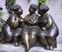 les 3 chuchoteuses de Montréal