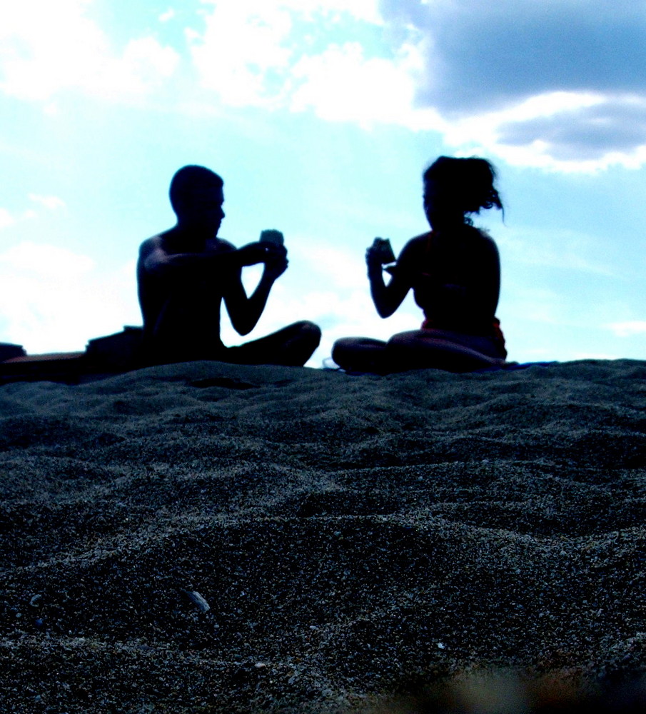 Les Amoureux , a la plage.