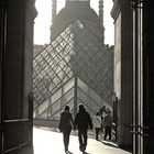 Les amoureux du Louvre - Paris