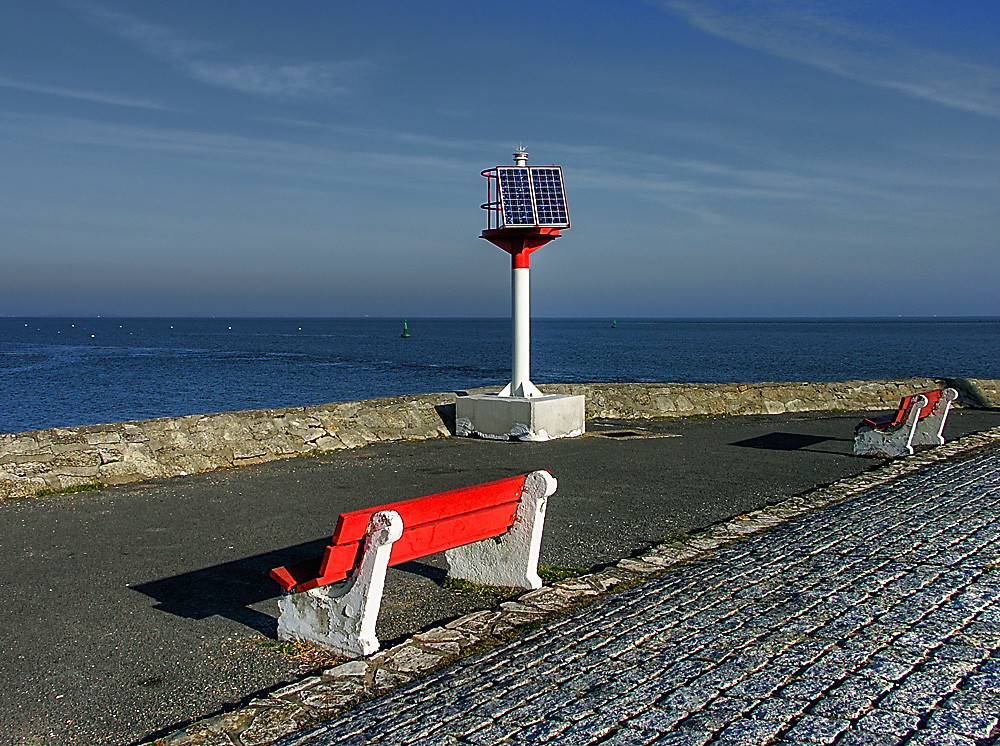 Les bancs rouges