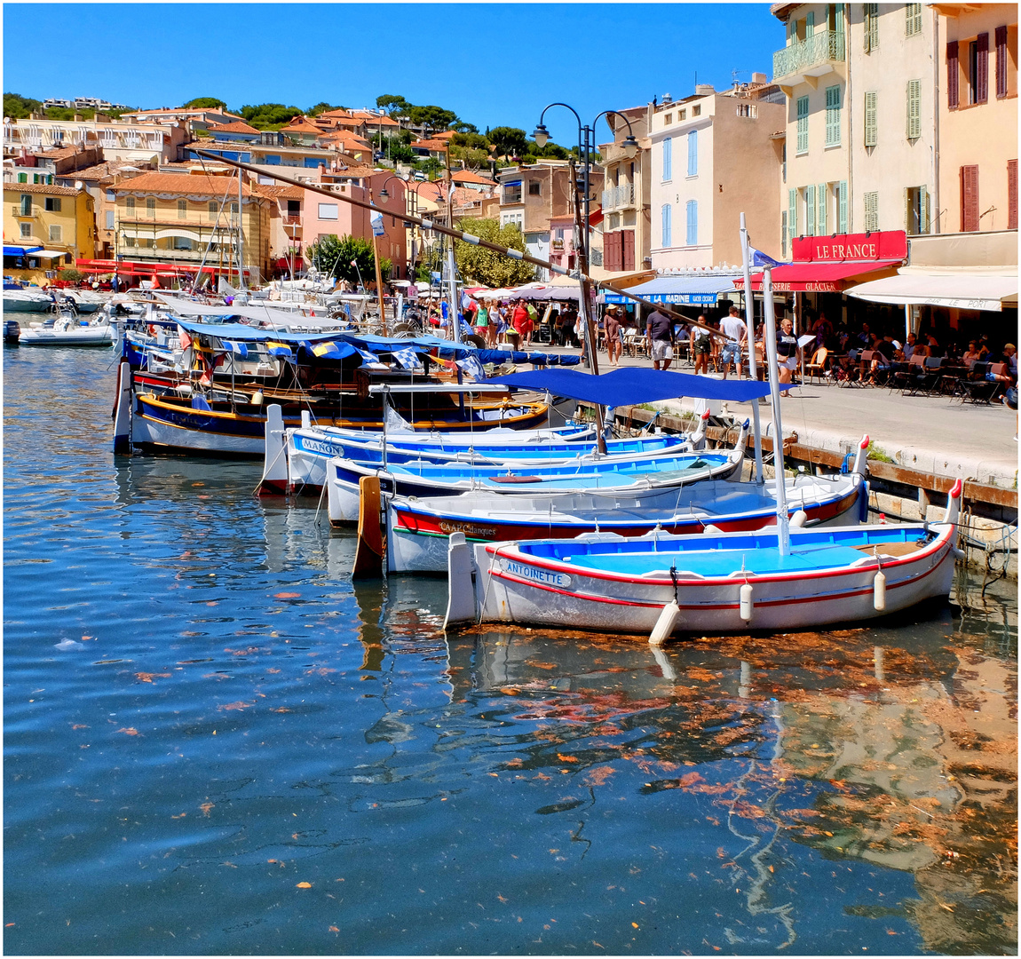 Les barques bleues