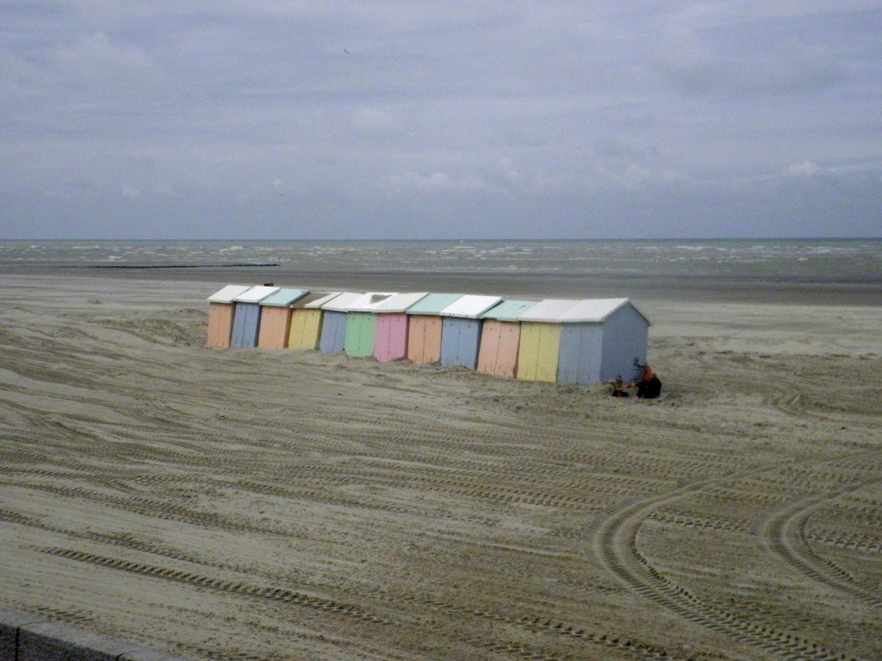 LES CABANES SUR LA PLAGE DE BERCK PLAGE