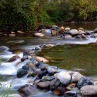 Les cailloux et la rivière