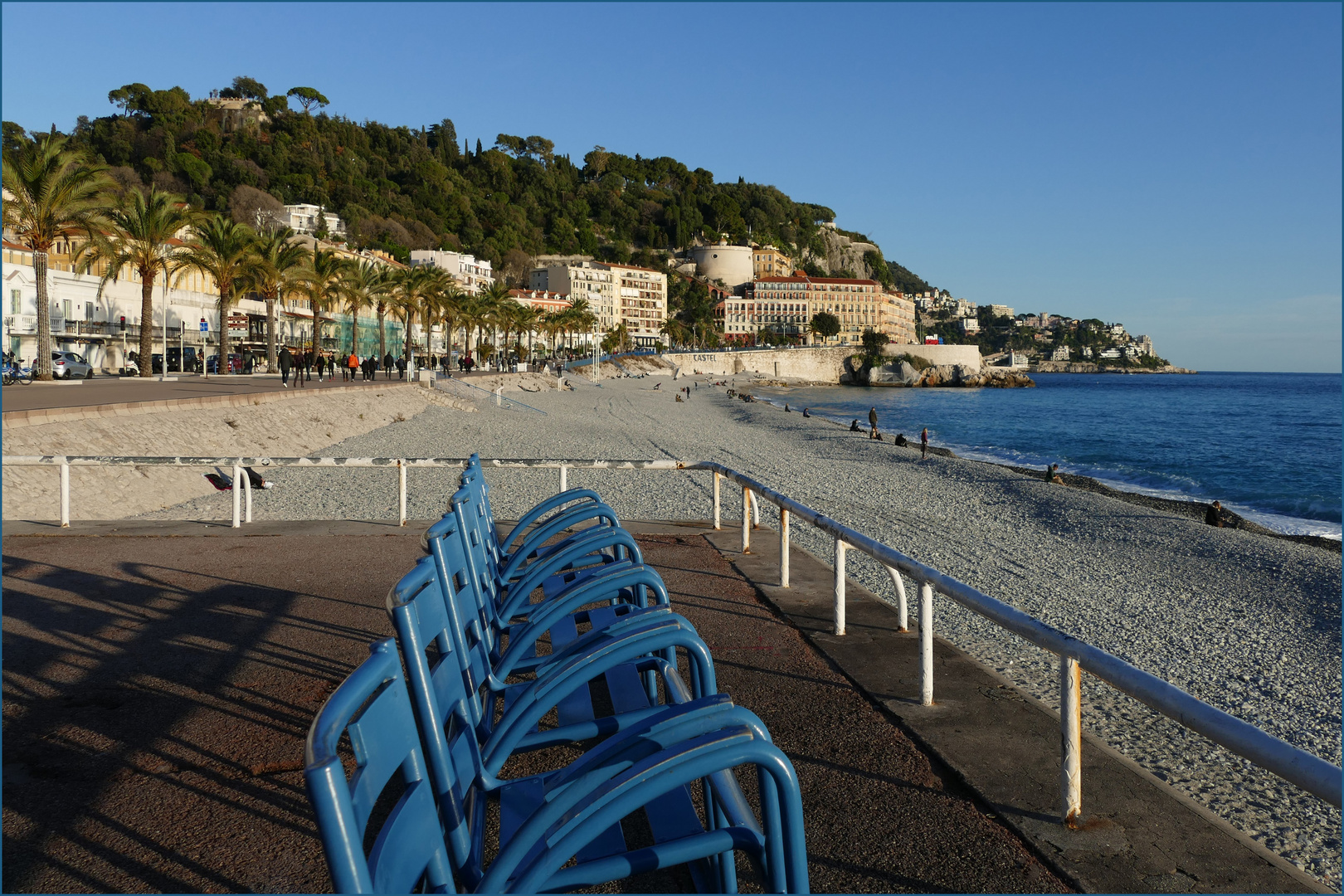 les chaises bleues de la promenade des anglais à NIce