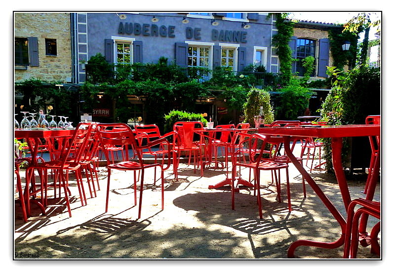 les chaises rouge