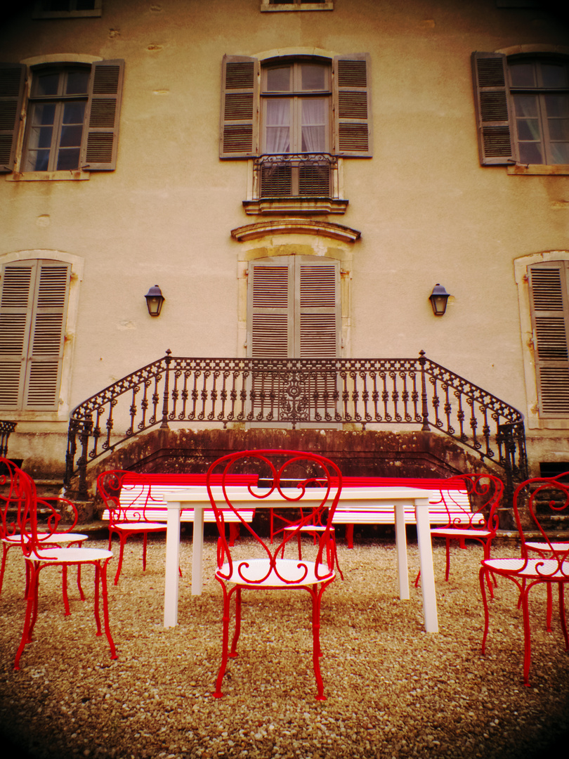 les chaises rouges