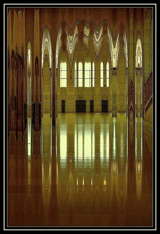 Les colonnes du mirage dans le palais désert