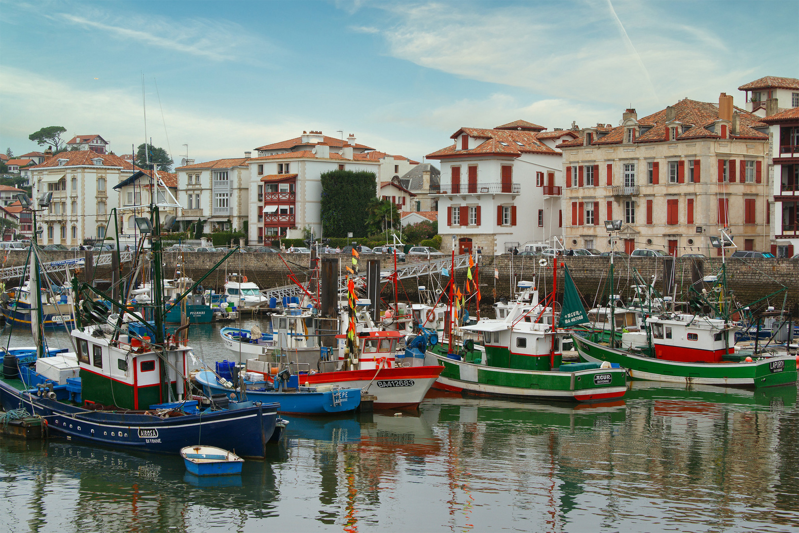 les couleurs  sur le port de St jean de Luz....