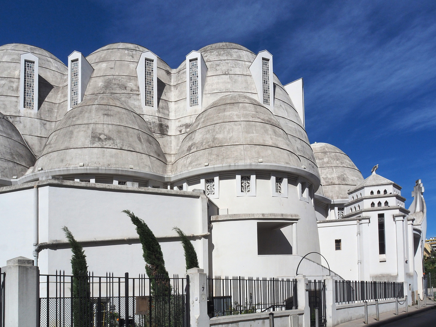 Les coupoles de l’Eglise Sainte-Jeanne-d’Arc