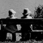 les dames sur le banc  