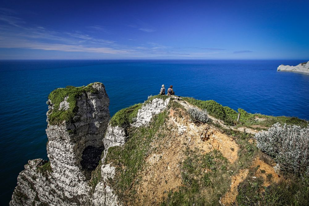 ~ Les deux dames sur la falaise ~