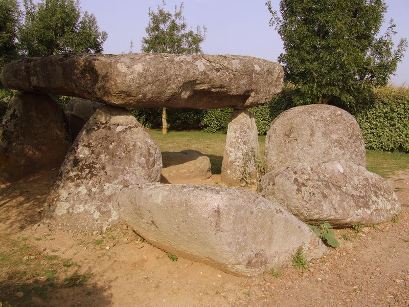 Les Dolmens