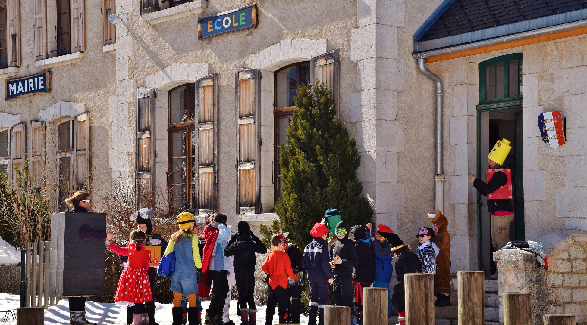 Les écoliers font leur carnaval....