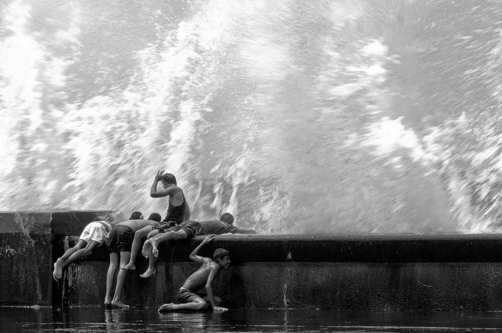 Les enfants et les vagues