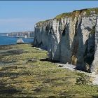 LES FALAISES A MAREE BASSE (ETRETAT)