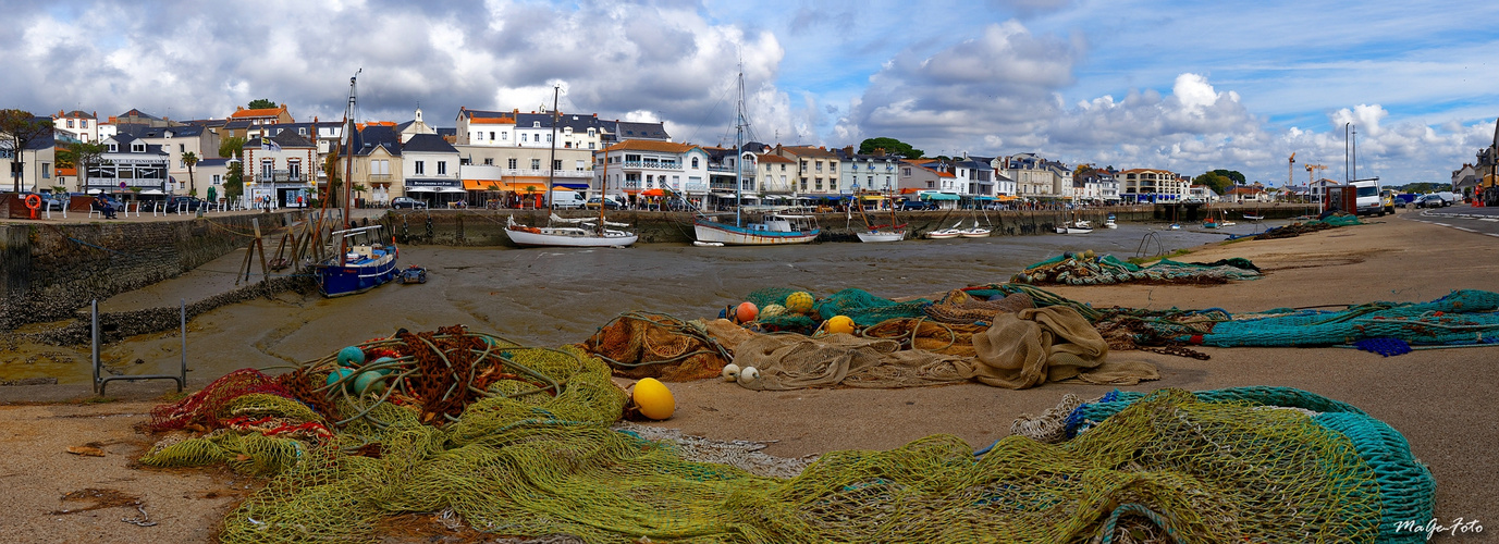 Les filets de pêche au port / Die Fischernetze am Hafen