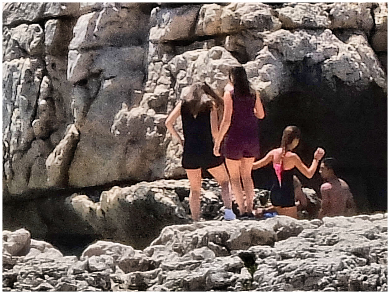 Les filles dans les calanques