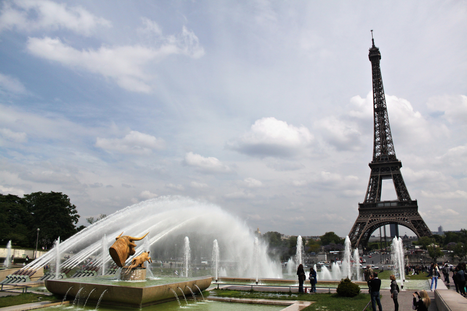 Les fontaines et la tour Eiffel