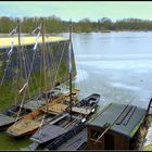 Les Gabares de Loire mises à l'abri derrière les murs de l'écluse de Combleux près d'Orléans-Loiret