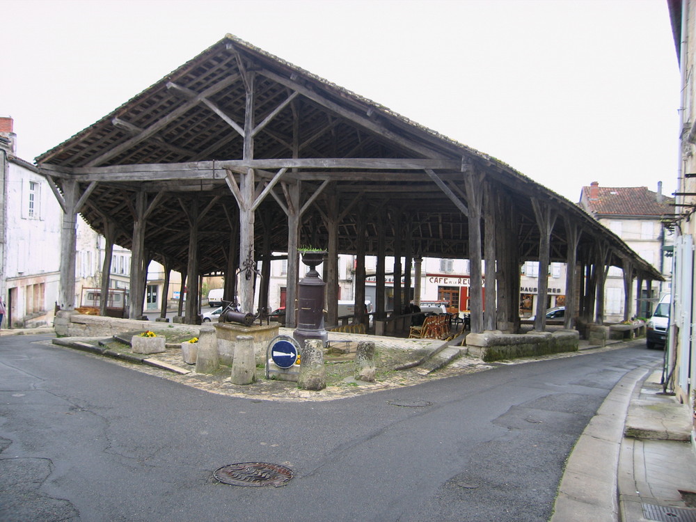 Les halles de Villebois