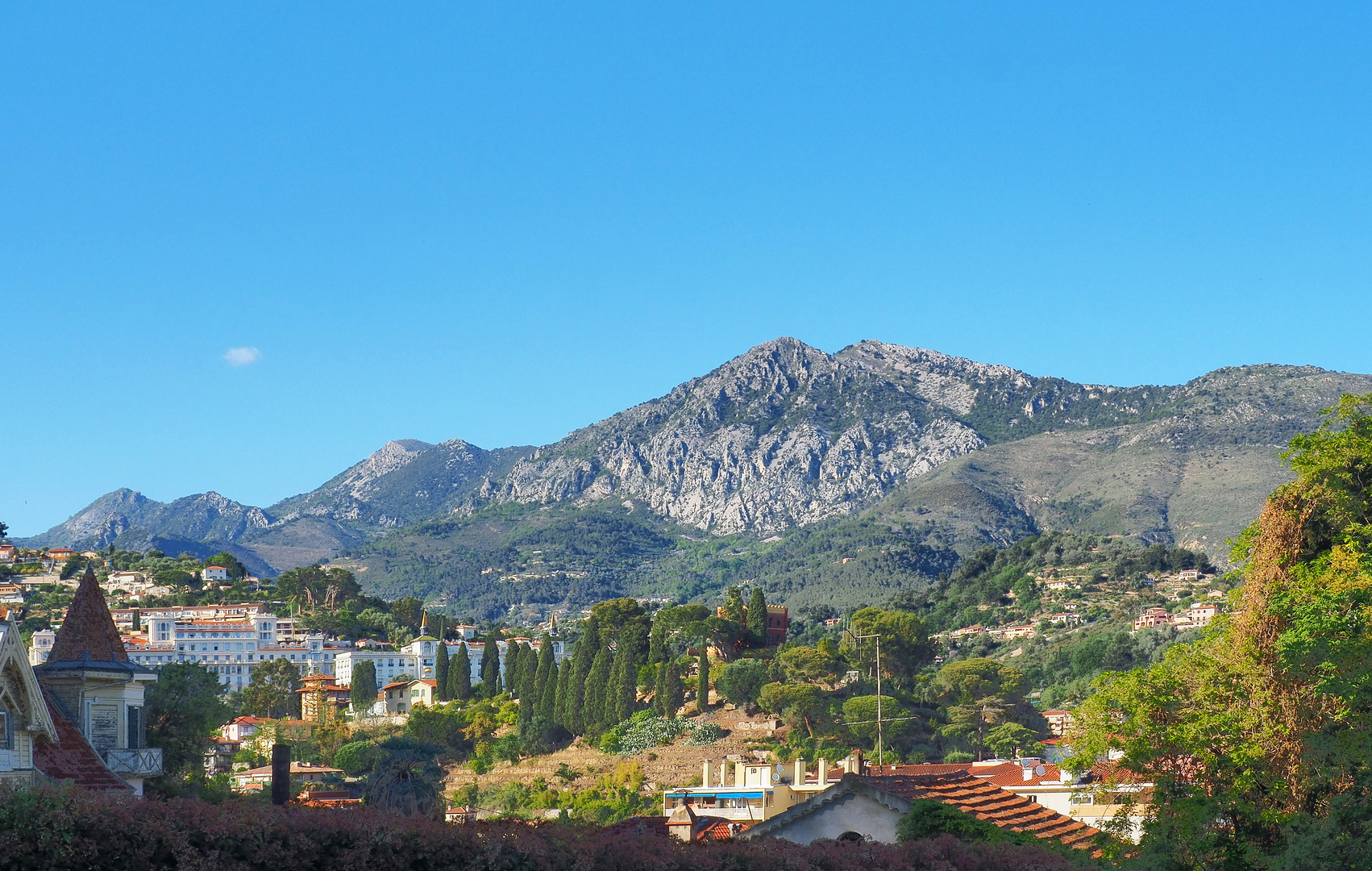 Les hauteurs et l’arrière-pays de Menton