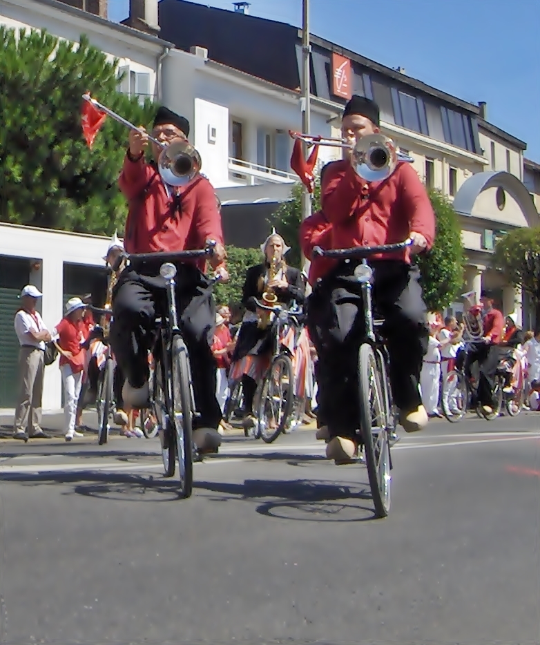 Les Hollandais, toujours à bicyclette !