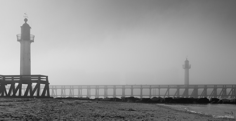 Les jetées sortent de la brume