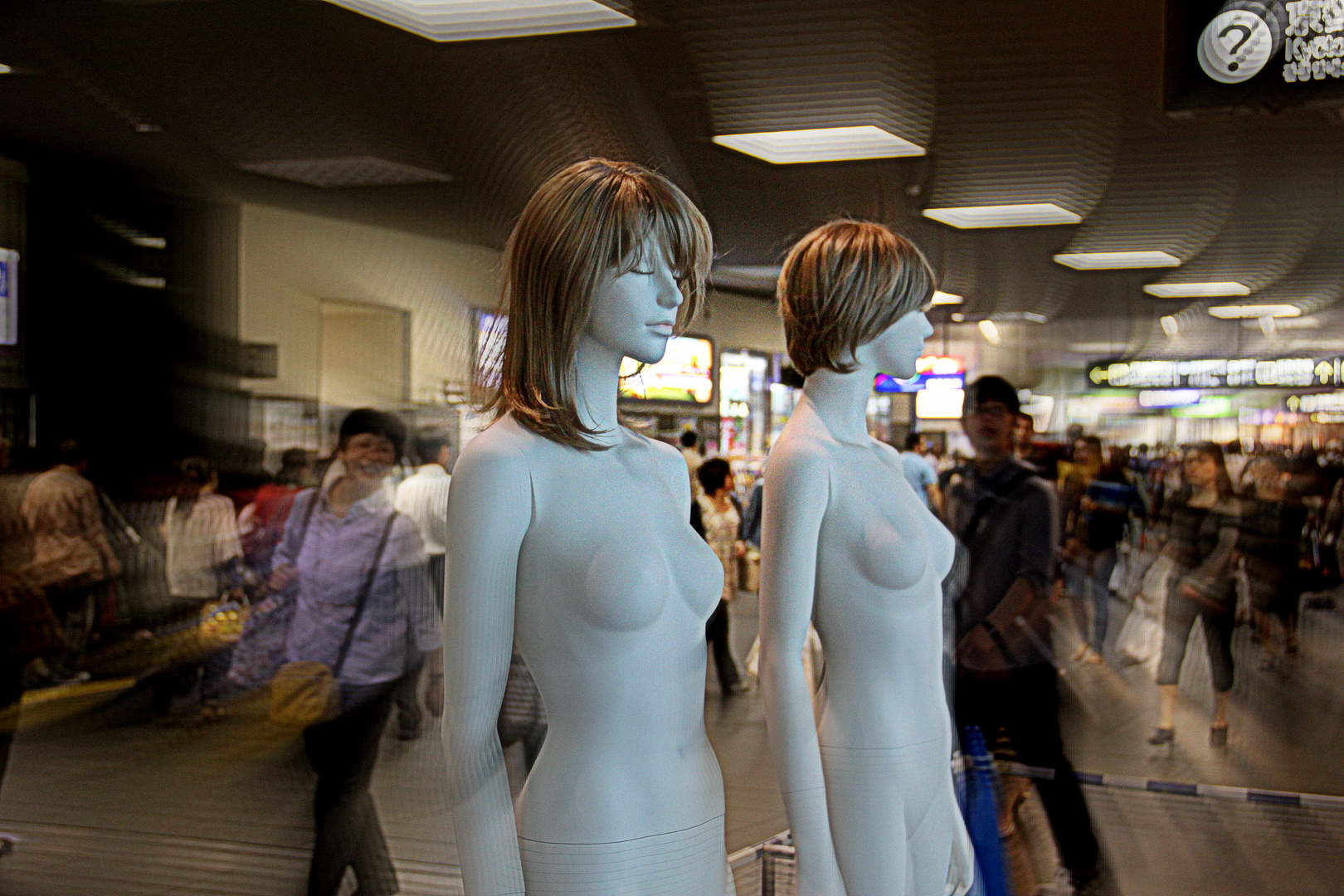 Les mannequins dans la gare (Tokyo)