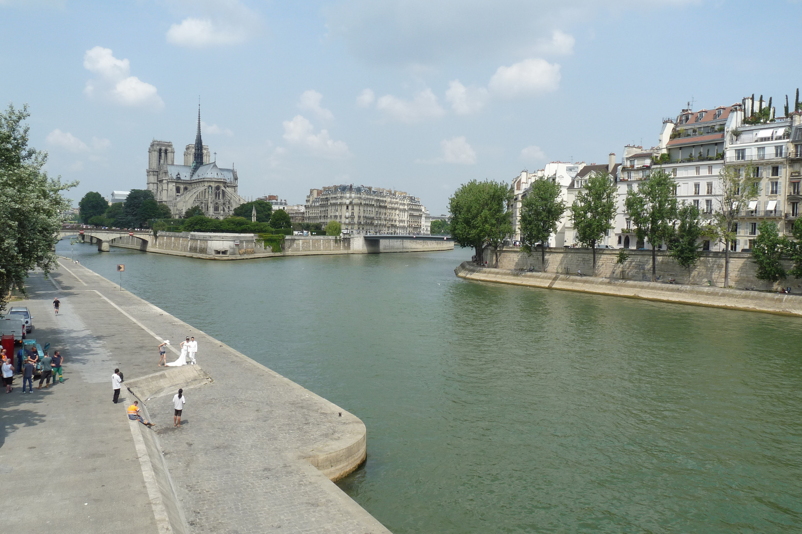 les mariés de Saint Michel sur la Seine rive gauche