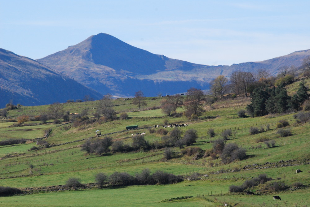 les monts d auvergne