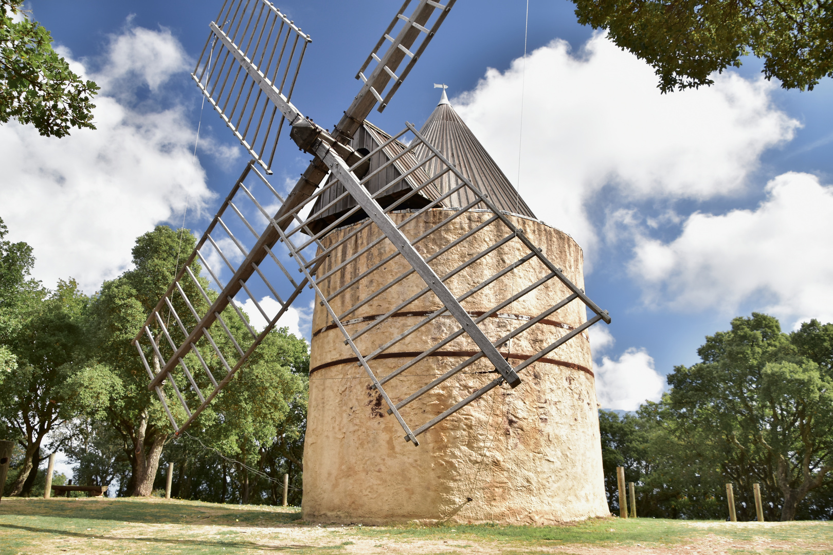 Les Moulins de Paillas Fotowettbewerb: Mai 2023 Windmühlen