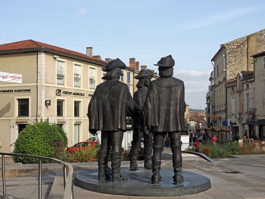 Les Mousquetaires de la Place Saint-Pierre à Condom