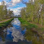 les nuages arrivent ,les reflets sont beaux....