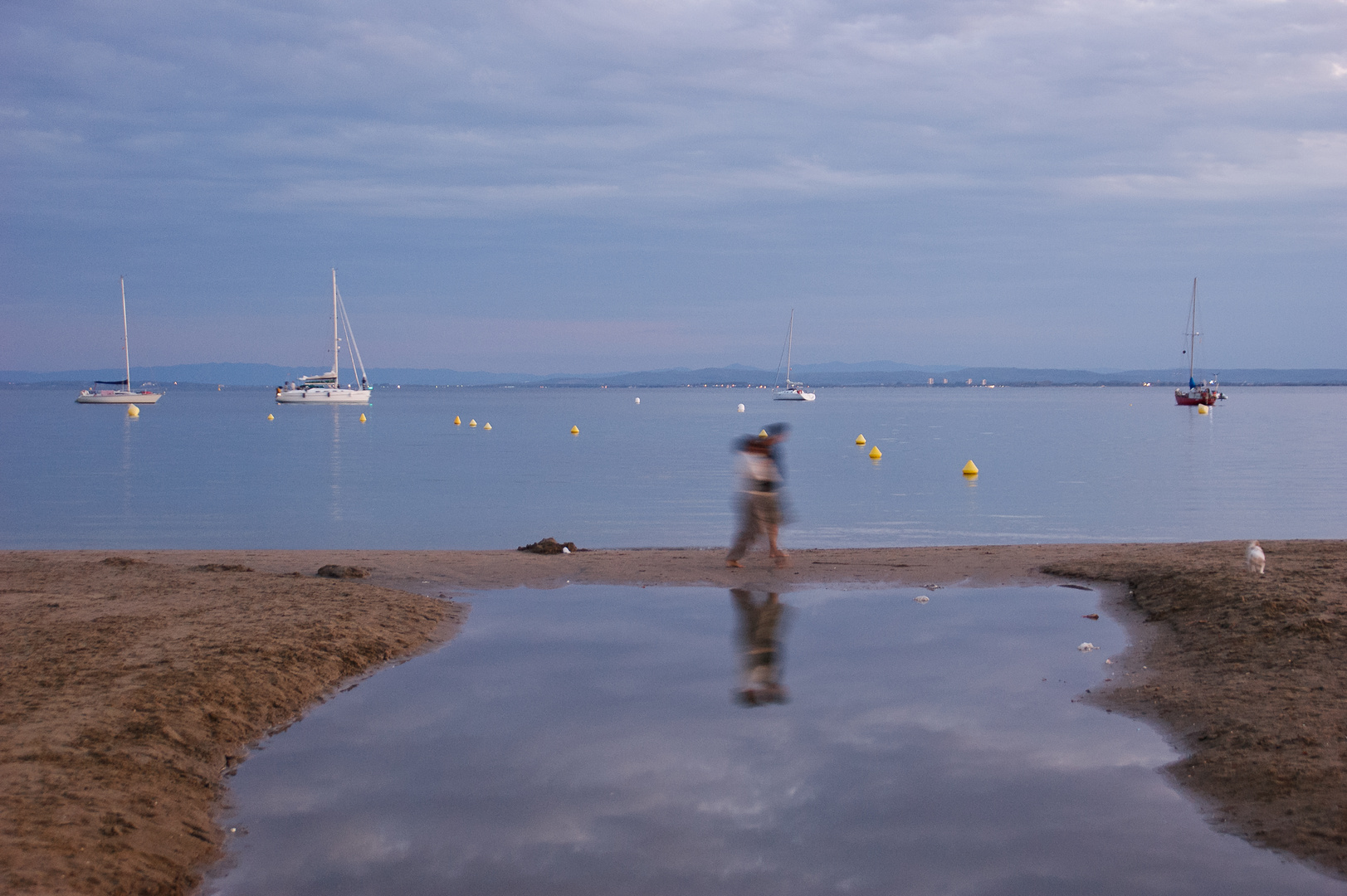 les passants du bord de mer