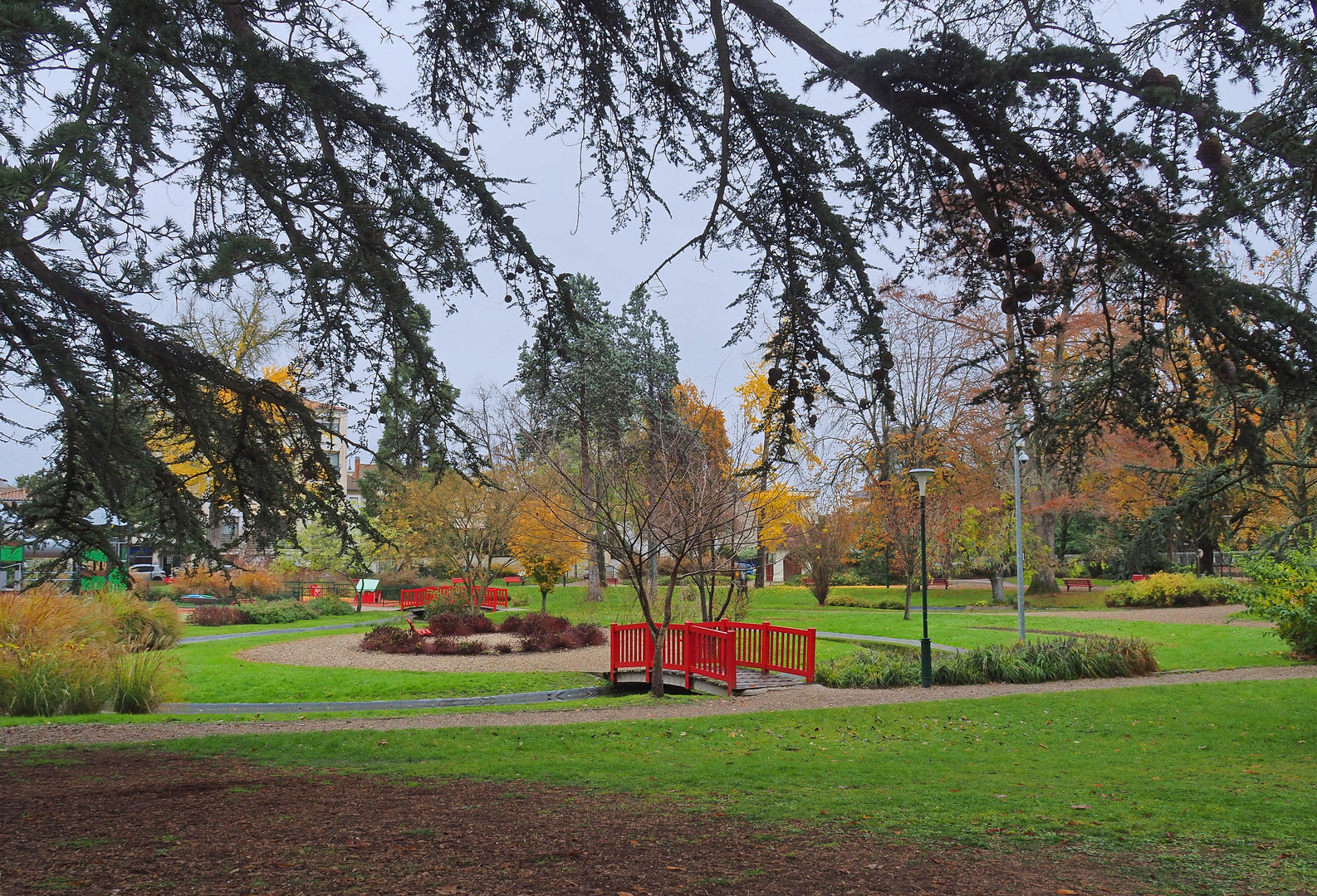 Les petits ponts rouges