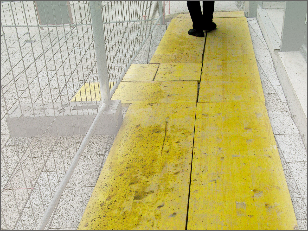  Les Pieds de Pierre sur la Passerelle