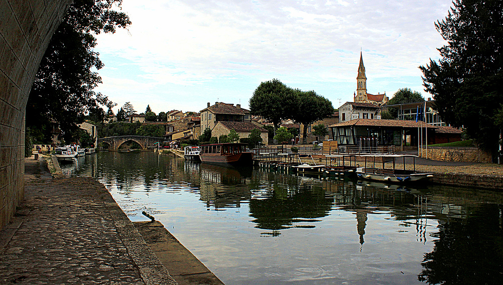 Les Promeneurs sur Les Pavés.....