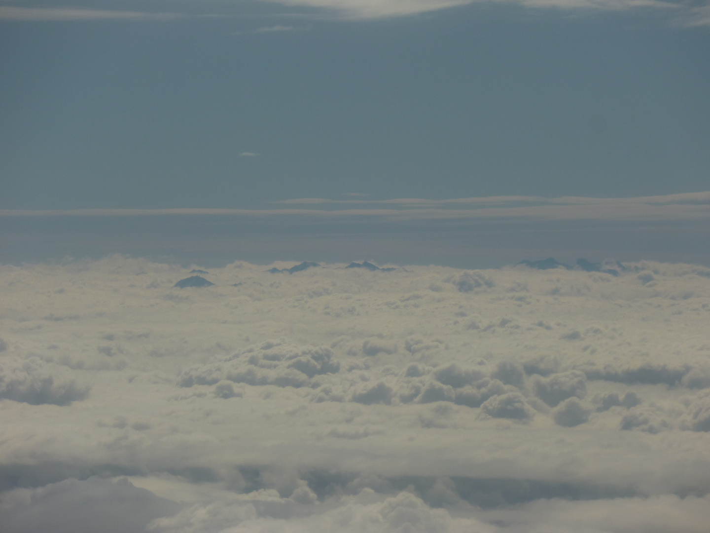 les Pyrénées au-dessus des nuages