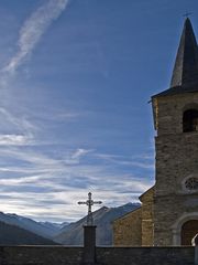 Les Pyrénées vues à partir du village d’Estensan -- Die Pyrenäen von dem Dorf Estensan aus gesehen