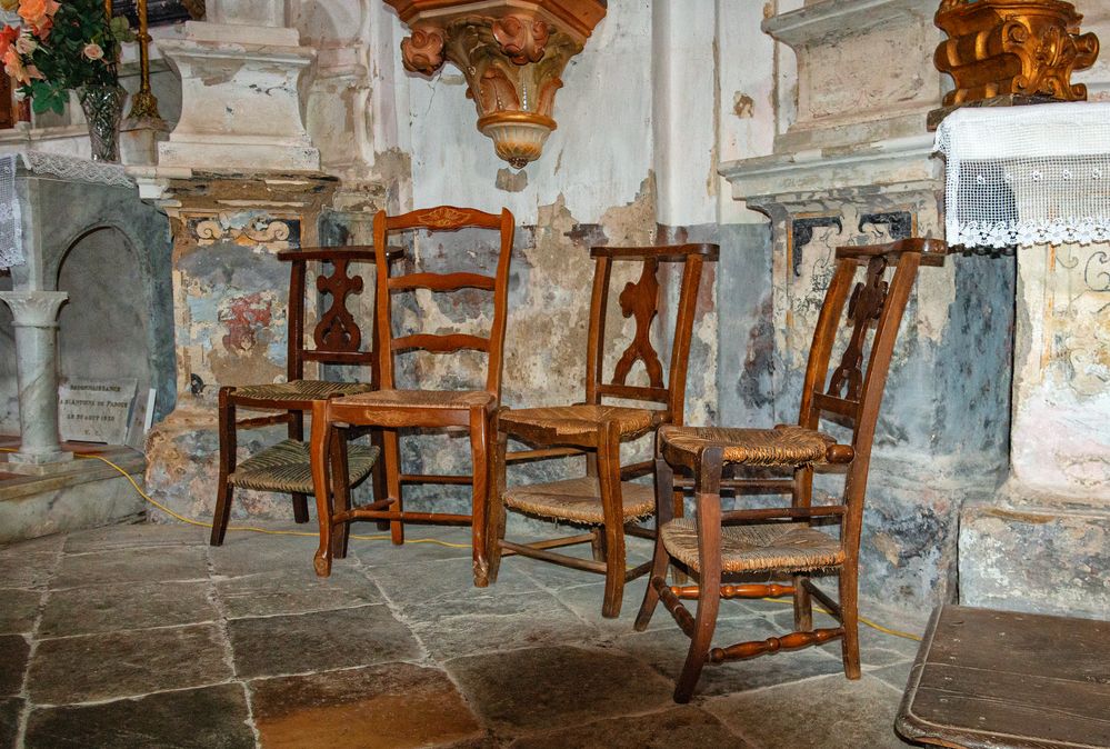 Les quatre chaises vides . photo et image  Images fotocommunity