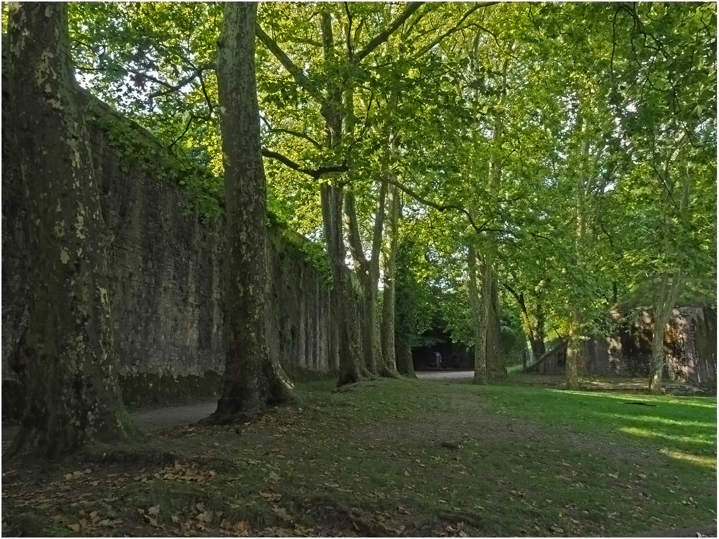 Les remparts de Bayonne dans le Parc Paulmy