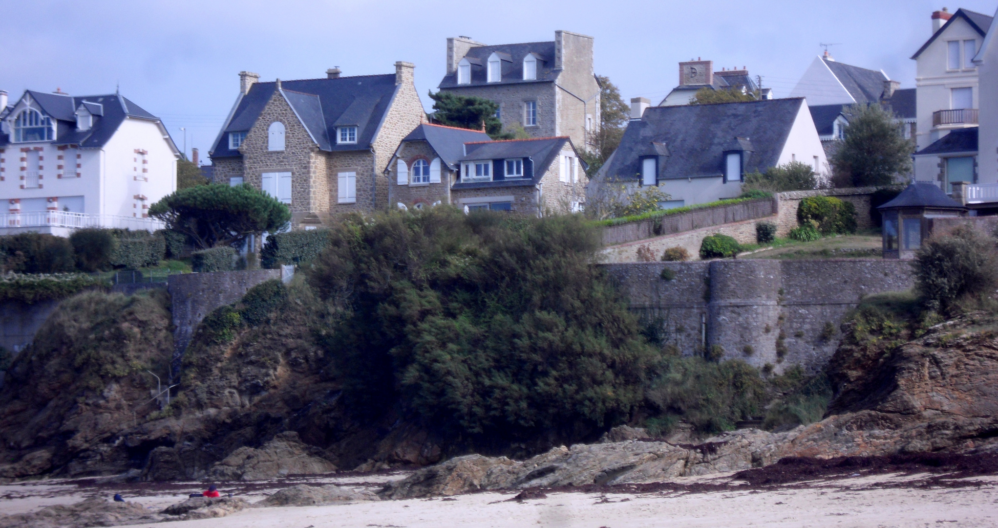 Les remparts de la plage