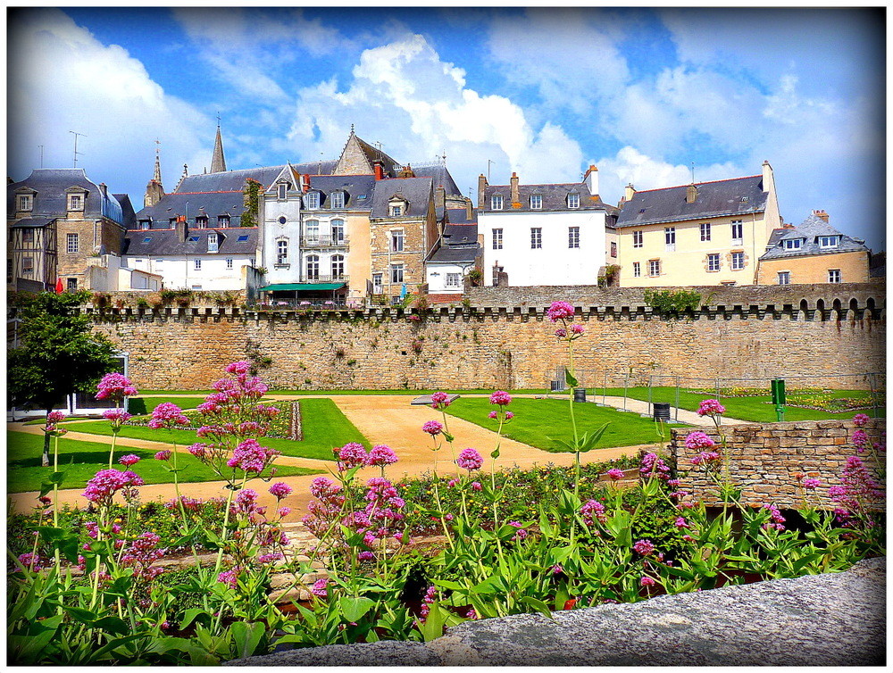 LES REMPARTS DE VANNES .