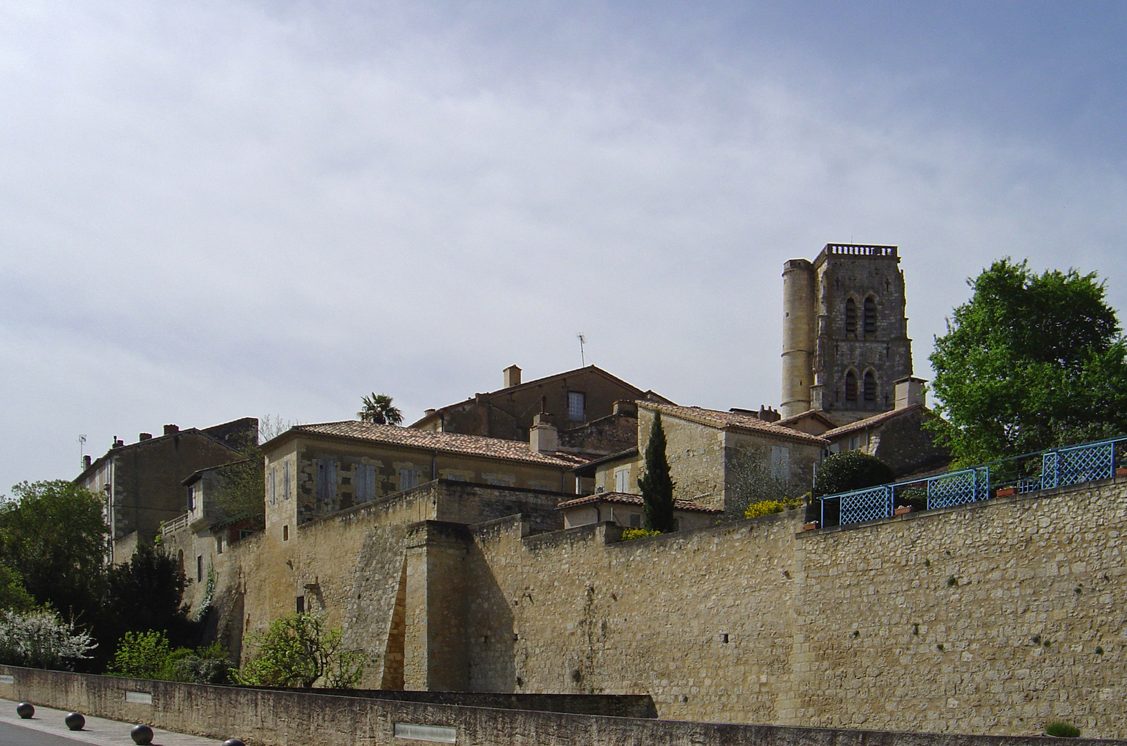 Les remparts et le clocher de la Cathédrale